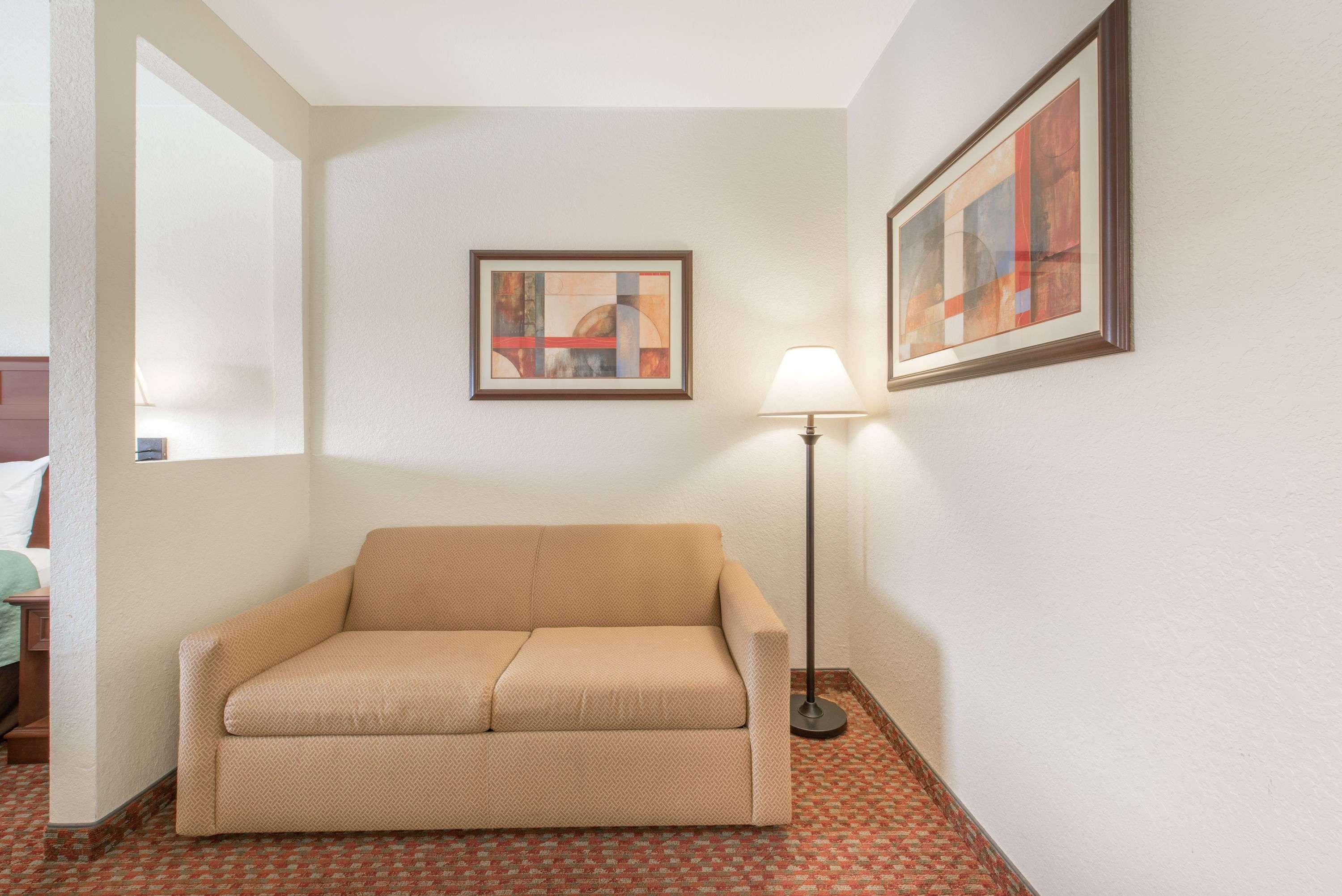 Super 8 By Wyndham South Hotel